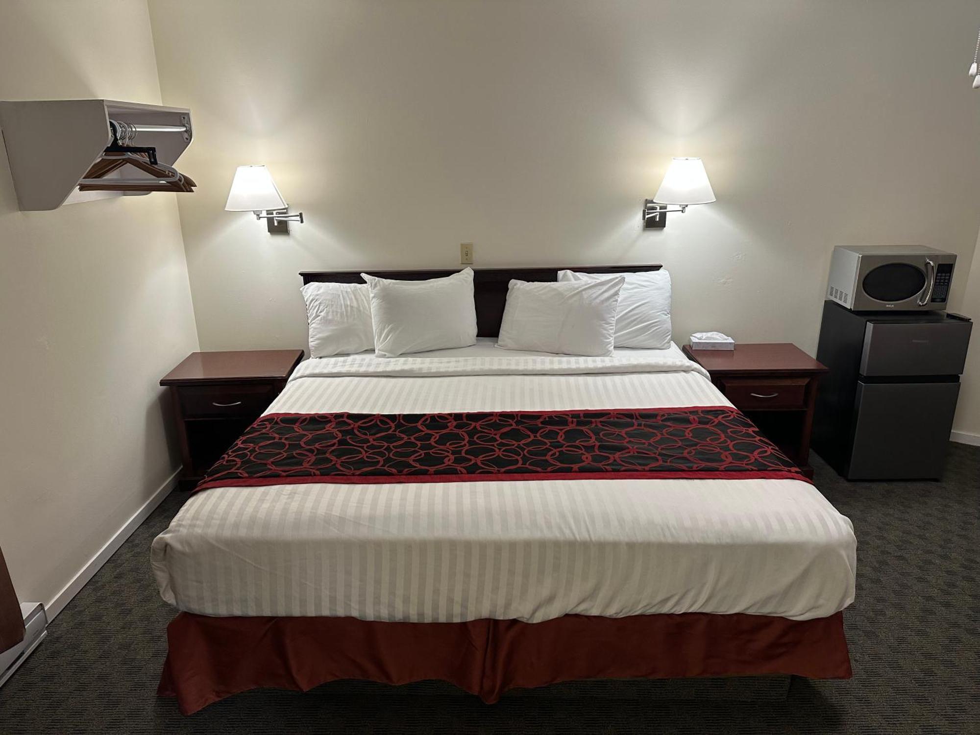 Kings Motor Inn แคมลูปส์ ภายนอก รูปภาพ
